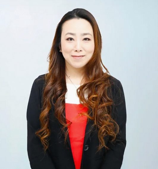 専門コンサルタント兼 アソシエイトマネージャー 佐藤 瞳 Hitomi Sato